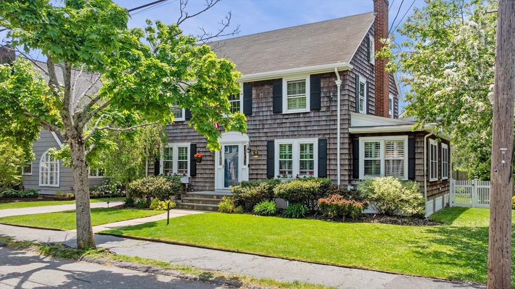18 Pickwick Road Marblehead, MA 01945 - Photo 2 of 30