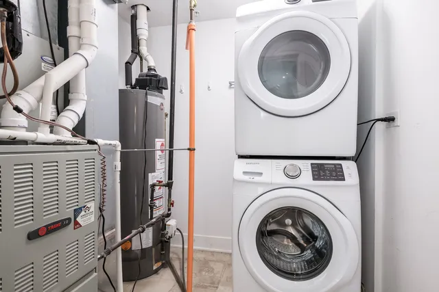 a close up view of a washer and dryer