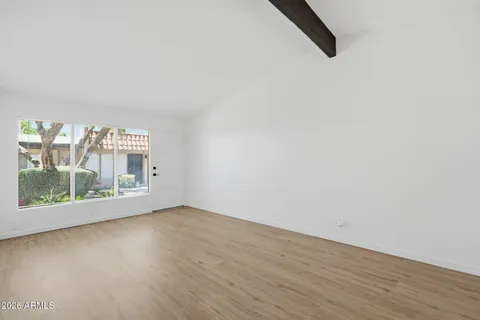 $219,900 | 1320 East Bethany Home Road, Unit 52, Phoenix, AZ 85014
