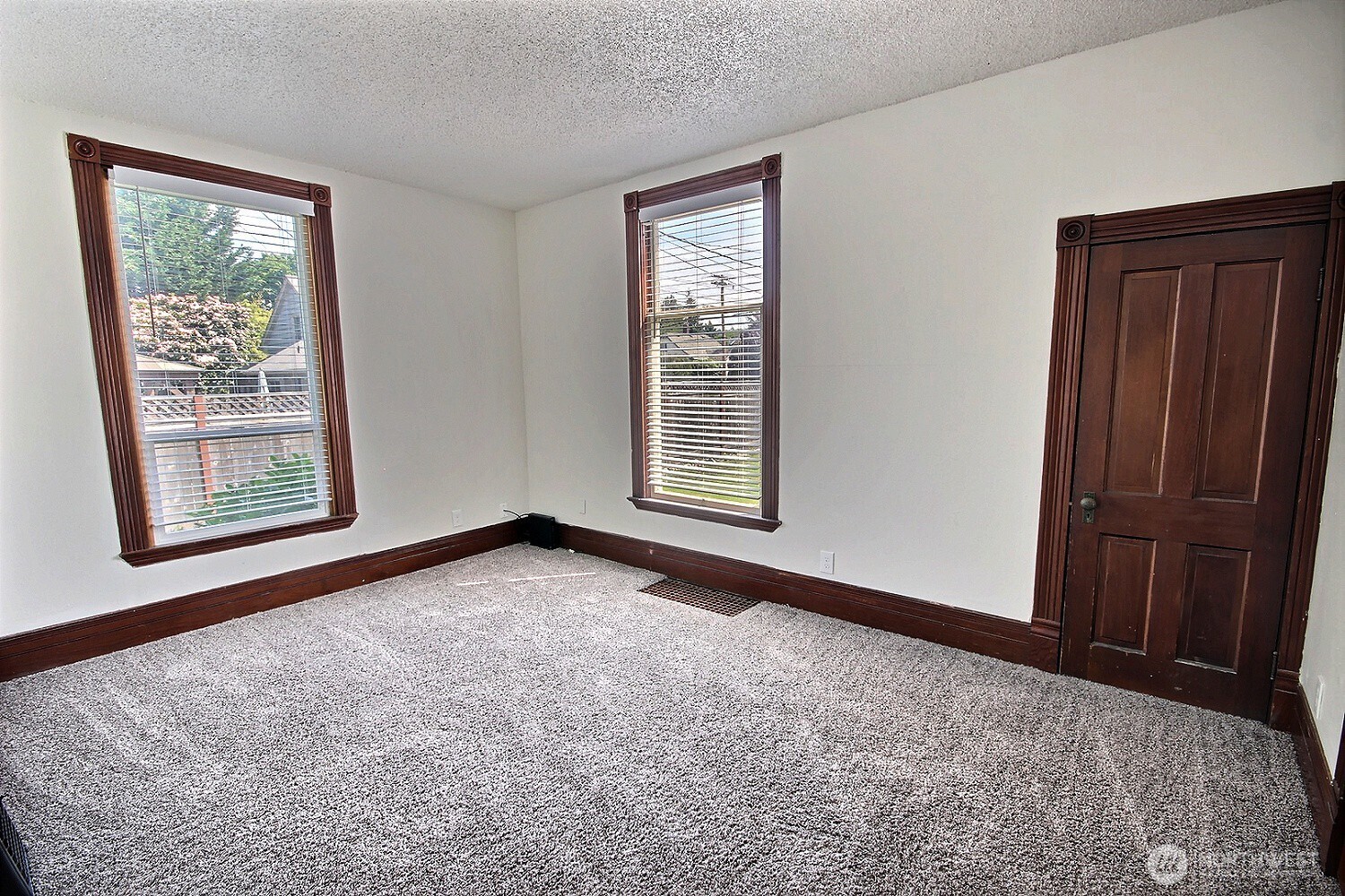 414 Sumner Avenue Sumner, WA 98390 - Photo 12 of 22 an empty room with windows