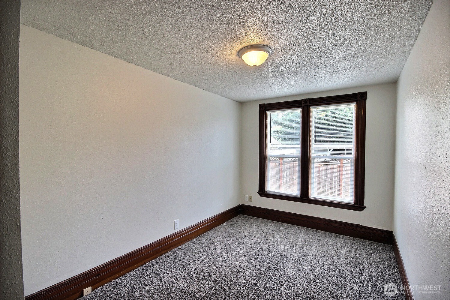414 Sumner Avenue Sumner, WA 98390 - Photo 5 of 22 a view of a livingroom with a window