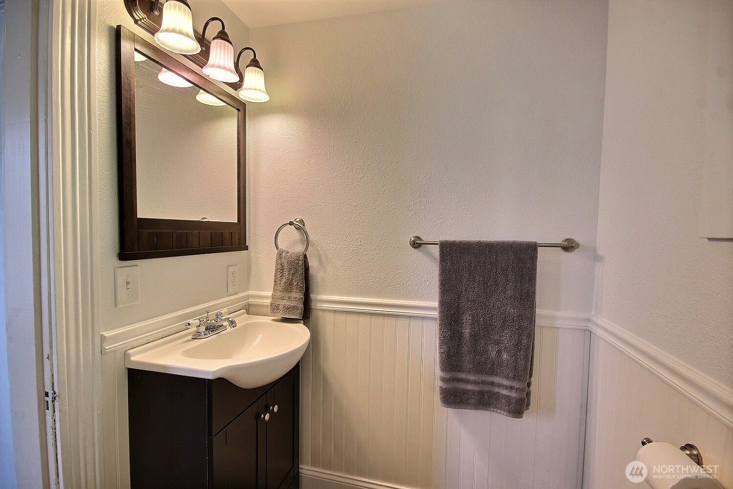 414 Sumner Avenue Sumner, WA 98390 - Photo 10 of 22 a bathroom with a sink and mirror
