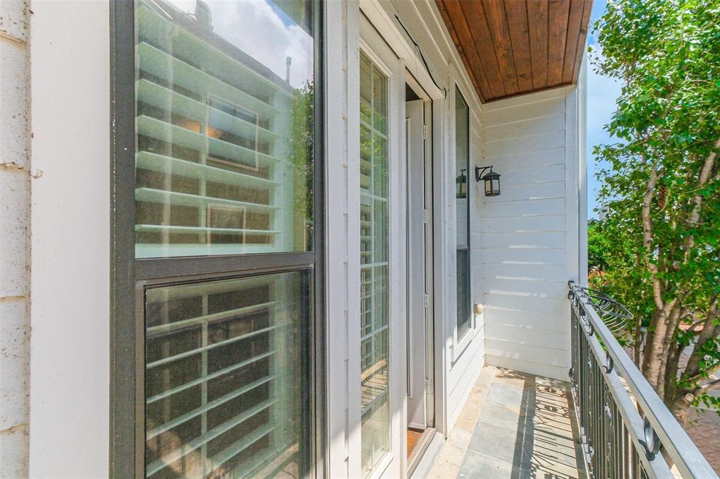 706 Allston Street, Unit B Houston, TX 77007 - Photo 7 of 33 a view of front door
