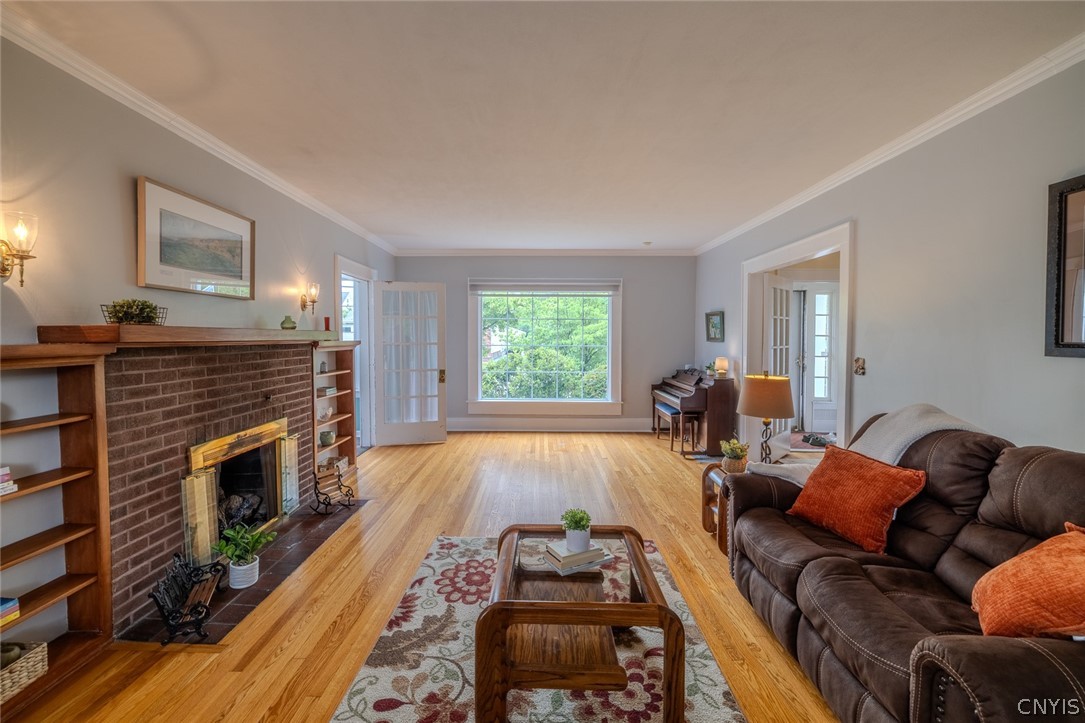 216 Hampton Road Syracuse, NY 13203 - Photo 9 of 40 Living Room
