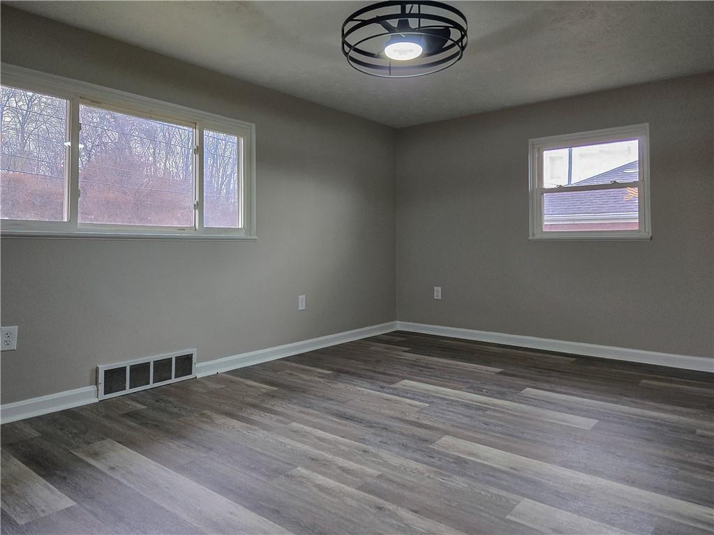 3216 Brodhead Road Aliquippa, PA 15001 - Photo 12 of 29 Living Room