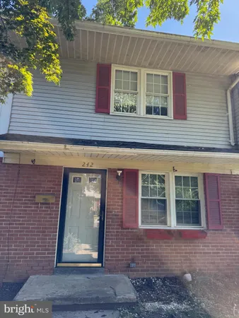 $1,600 | 242 Cameron Street, Berryville, VA 22611