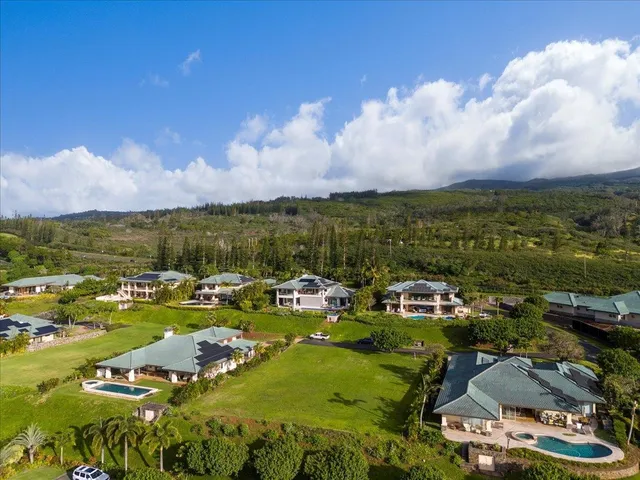 $1,895,000 | 230 Crestview Road, Unit 15, Lahaina, HI 96761