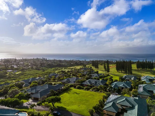 $1,895,000 | 230 Crestview Road, Unit 15, Lahaina, HI 96761