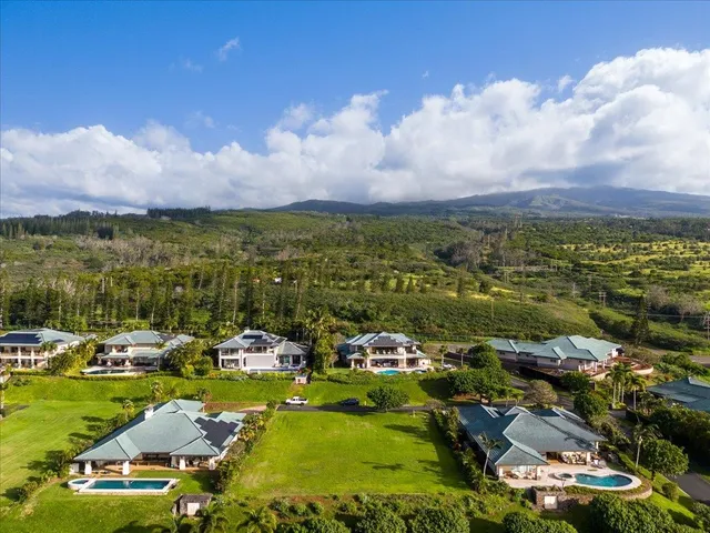 $1,895,000 | 230 Crestview Road, Unit 15, Lahaina, HI 96761