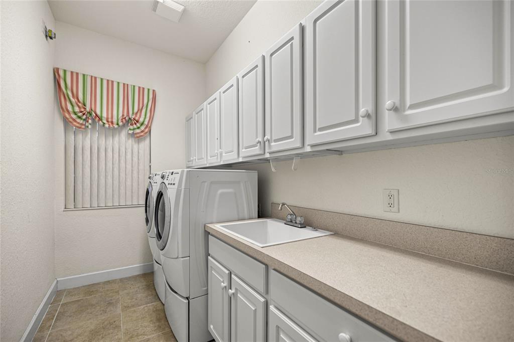 9512 Southeast 124th Loop Summerfield, FL 34491 - Photo 11 of 76 a utility room with dryer and washer