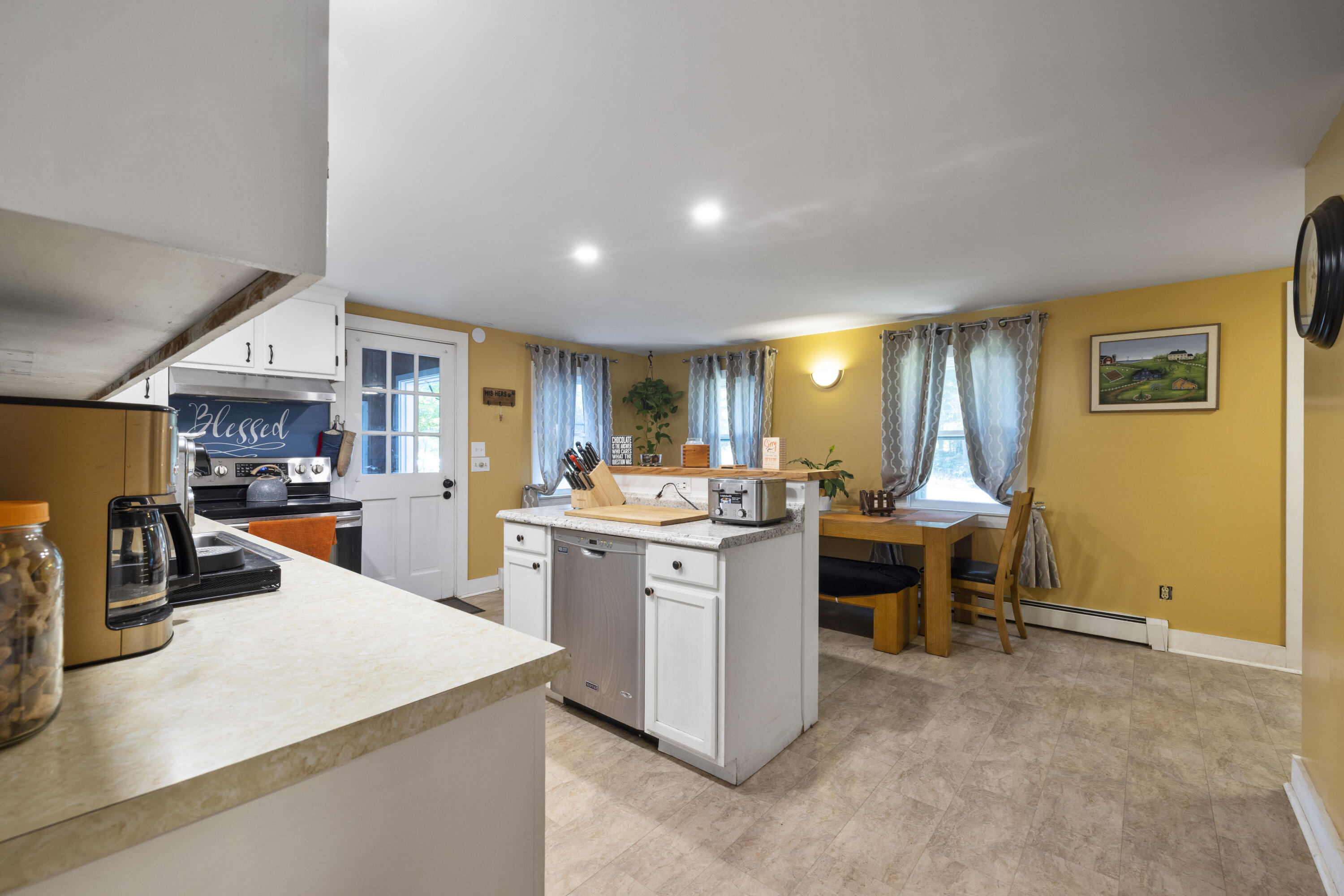 10 Hurricane Road Gorham, ME 04038 - Photo 11 of 38 Eat in kitchen
