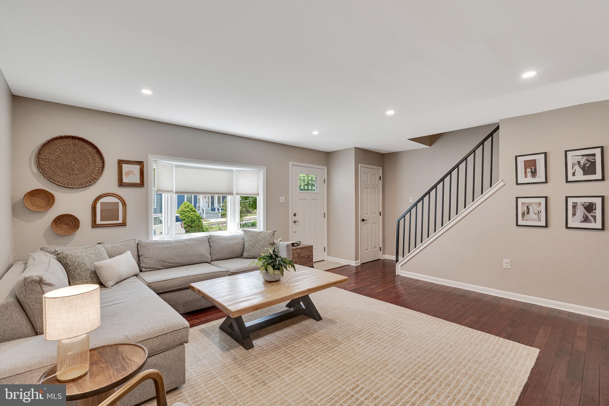 43 Evergreen Lane Phoenixville, PA 19460 - Photo 3 of 30 Family room / front entrance