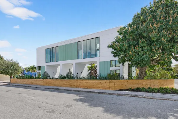 a front view of house with yard