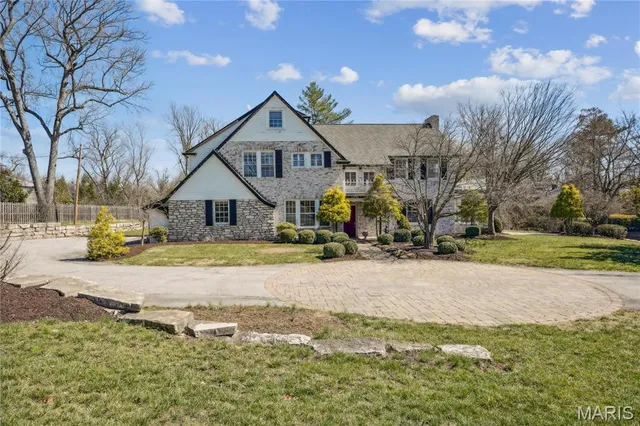 $1,390,000 | 910 Kent Road, Ladue, MO 63124