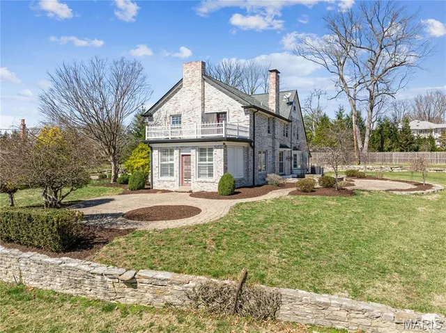 $1,390,000 | 910 Kent Road, Ladue, MO 63124