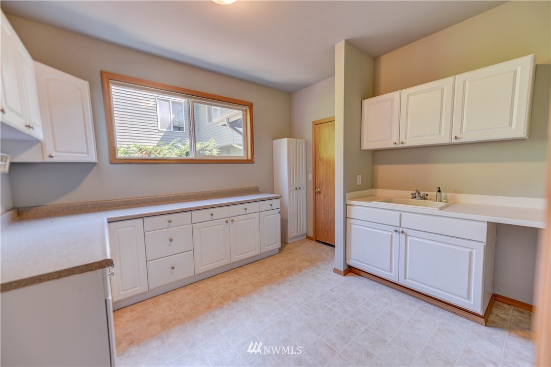 3402 Northeast 23rd Place Renton, WA 98056 - Photo 12 of 24 Gallery Image 12
