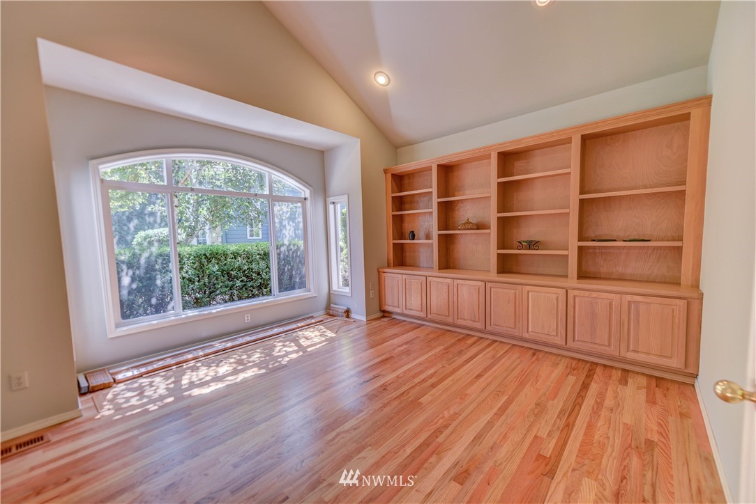 3402 Northeast 23rd Place Renton, WA 98056 - Photo 4 of 24 Gallery Image 4