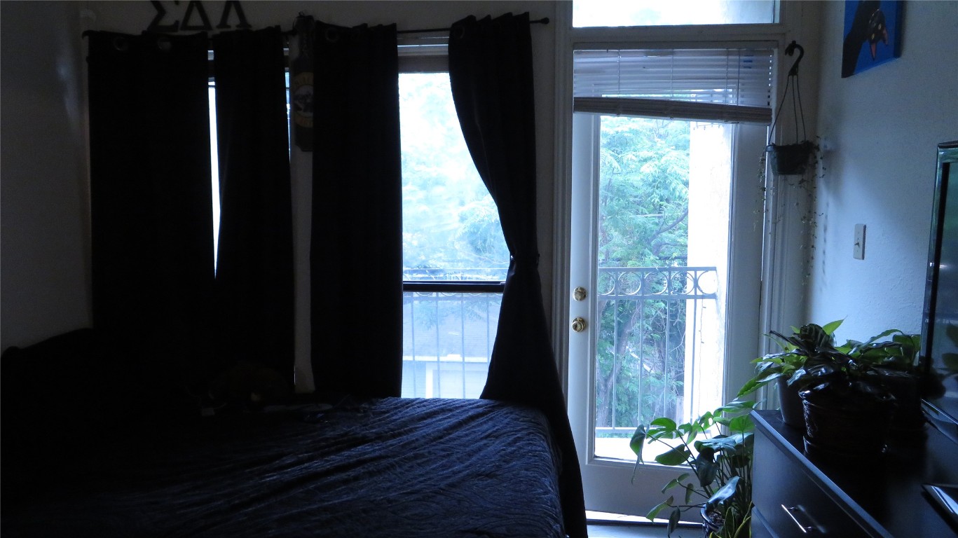 1910 Robbins Place, Unit 202 Austin, TX 78705 - Photo 9 of 15 a view of backyard with potted plants