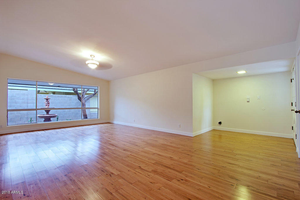 1510 West Ruth Avenue Phoenix, AZ 85021 - Photo 14 of 31 Space for TV, Entertaining Too