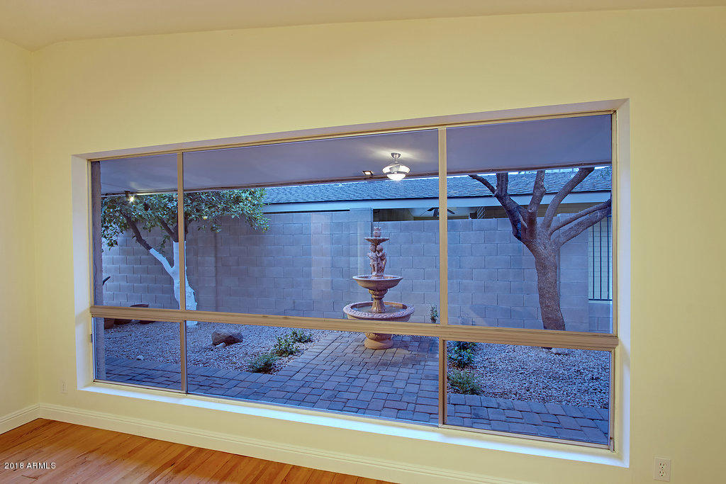 1510 West Ruth Avenue Phoenix, AZ 85021 - Photo 15 of 31 Gorgeous East Facing Window
