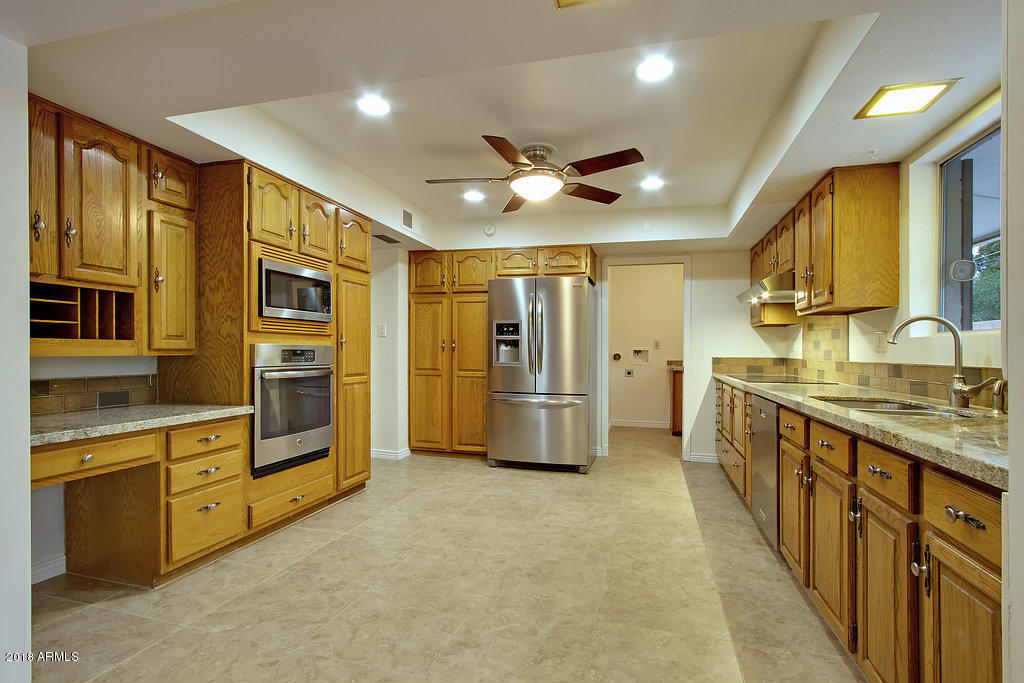 1510 West Ruth Avenue Phoenix, AZ 85021 - Photo 9 of 31 Granite Counters, Newer Appliances
