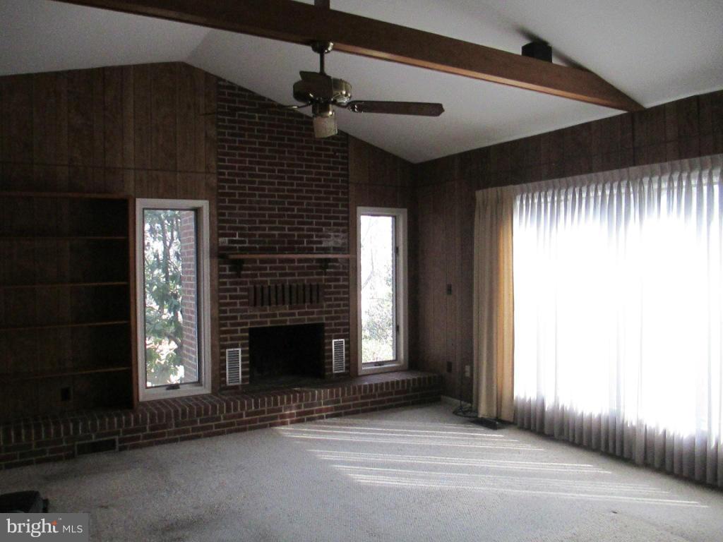 502 Holden Road Towson, MD 21286 - Photo 11 of 29 Family Room