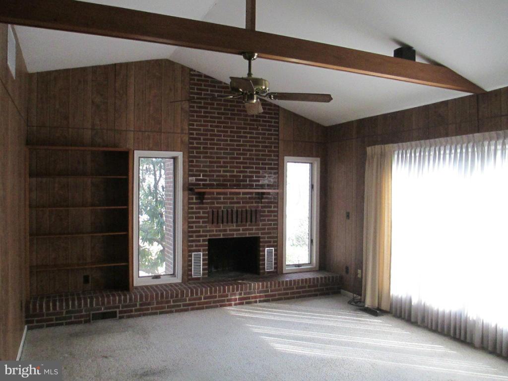 502 Holden Road Towson, MD 21286 - Photo 12 of 29 Family Room