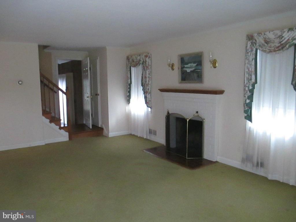 502 Holden Road Towson, MD 21286 - Photo 9 of 29 Living Room