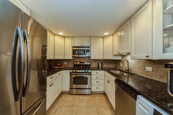 $3,950 | 542 West Arlington Place, Unit F, Chicago, IL 60614