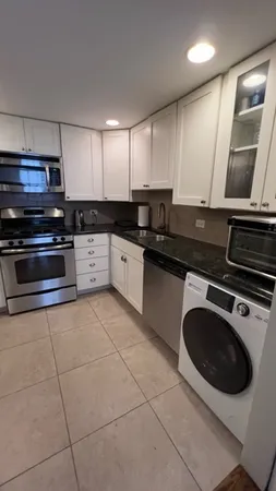 $3,950 | 542 West Arlington Place, Unit F, Chicago, IL 60614