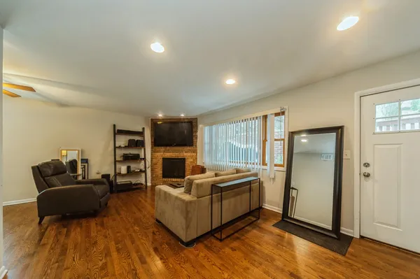 $3,950 | 542 West Arlington Place, Unit F, Chicago, IL 60614