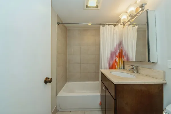 $3,950 | 542 West Arlington Place, Unit F, Chicago, IL 60614