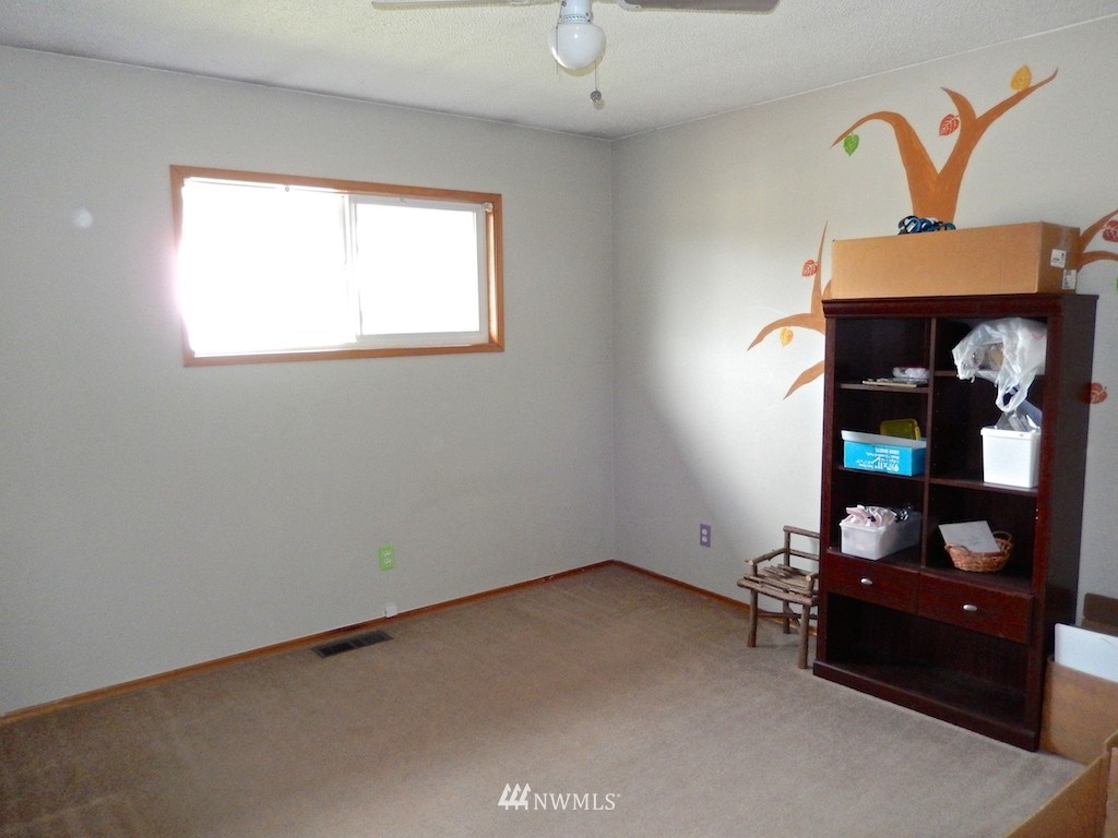 2905 Rozewood Drive Northeast Bremerton, WA 98310 - Photo 13 of 23 Gallery Image 13