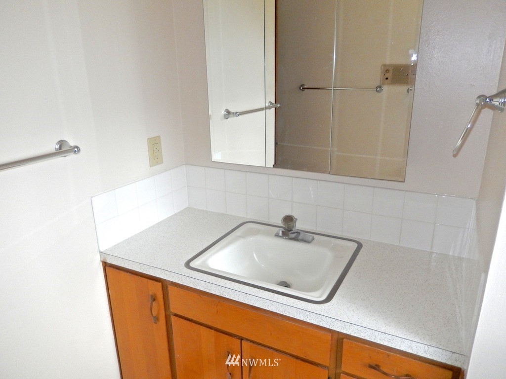 2905 Rozewood Drive Northeast Bremerton, WA 98310 - Photo 14 of 23 Gallery Image 14