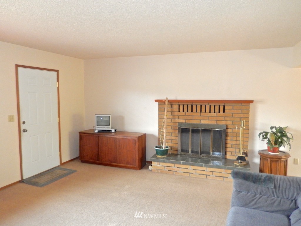 2905 Rozewood Drive Northeast Bremerton, WA 98310 - Photo 4 of 23 Gallery Image 4