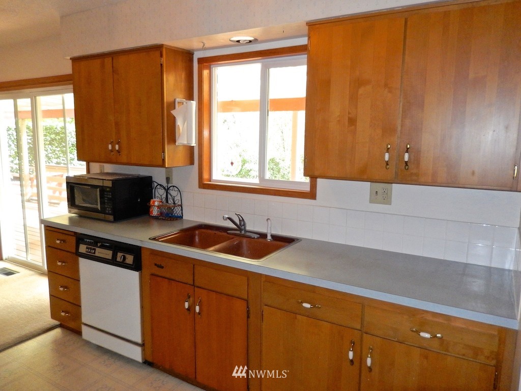 2905 Rozewood Drive Northeast Bremerton, WA 98310 - Photo 6 of 23 Gallery Image 6