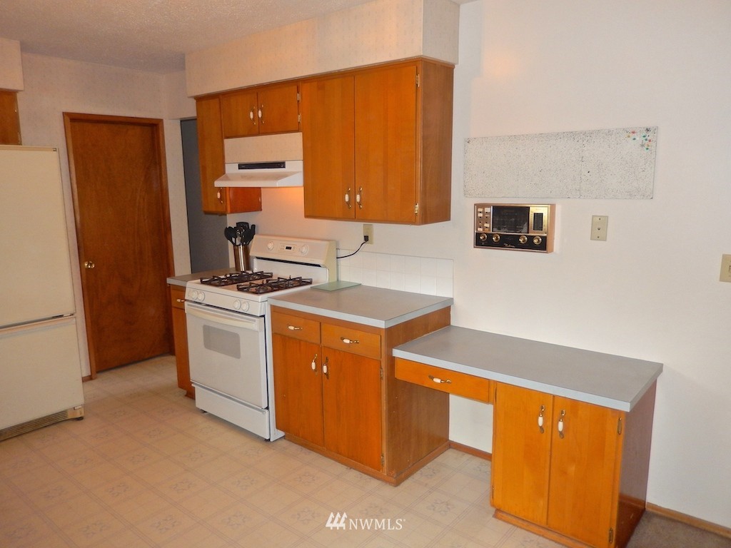 2905 Rozewood Drive Northeast Bremerton, WA 98310 - Photo 8 of 23 Gallery Image 8