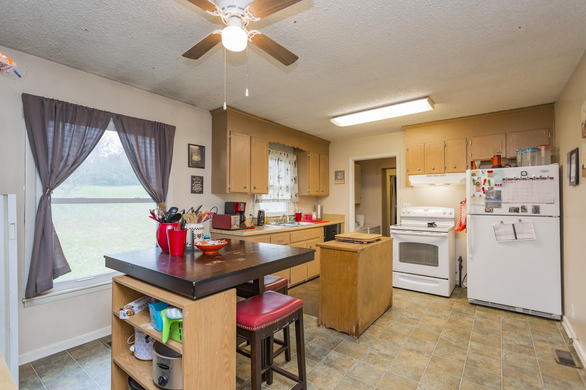 104 Valley Drive Springfield, TN 37172 - Photo 2 of 13 This large eat-in kitchen offers space for the whole family!