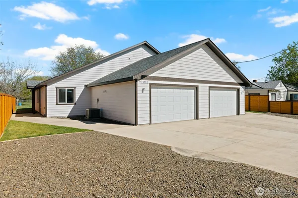 $625,000 | 1917 Landon Avenue, Unit 1 & 2, Union Gap, WA 98903