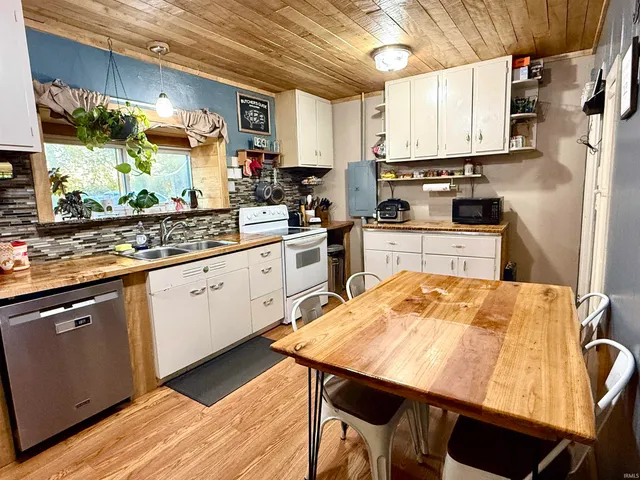 $489,900 | 8 Ems R2B Lane, Pierceton, IN 46562