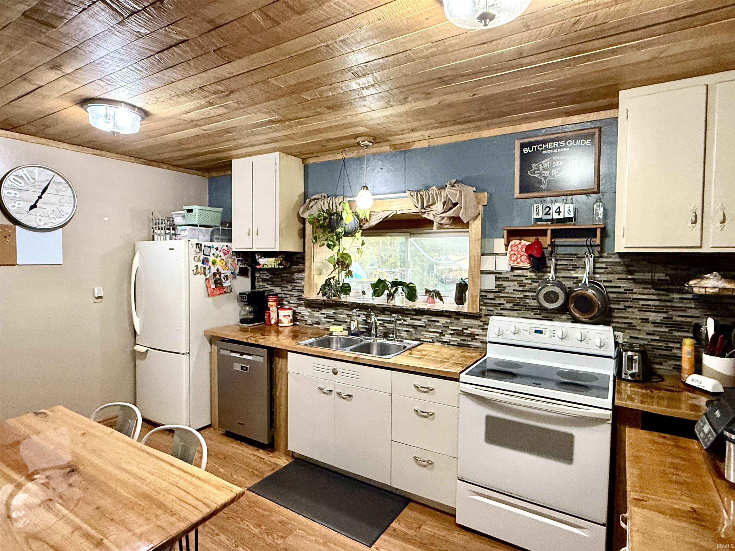 8 Ems R2B Lane Pierceton, IN 46562 - Photo 17 of 36