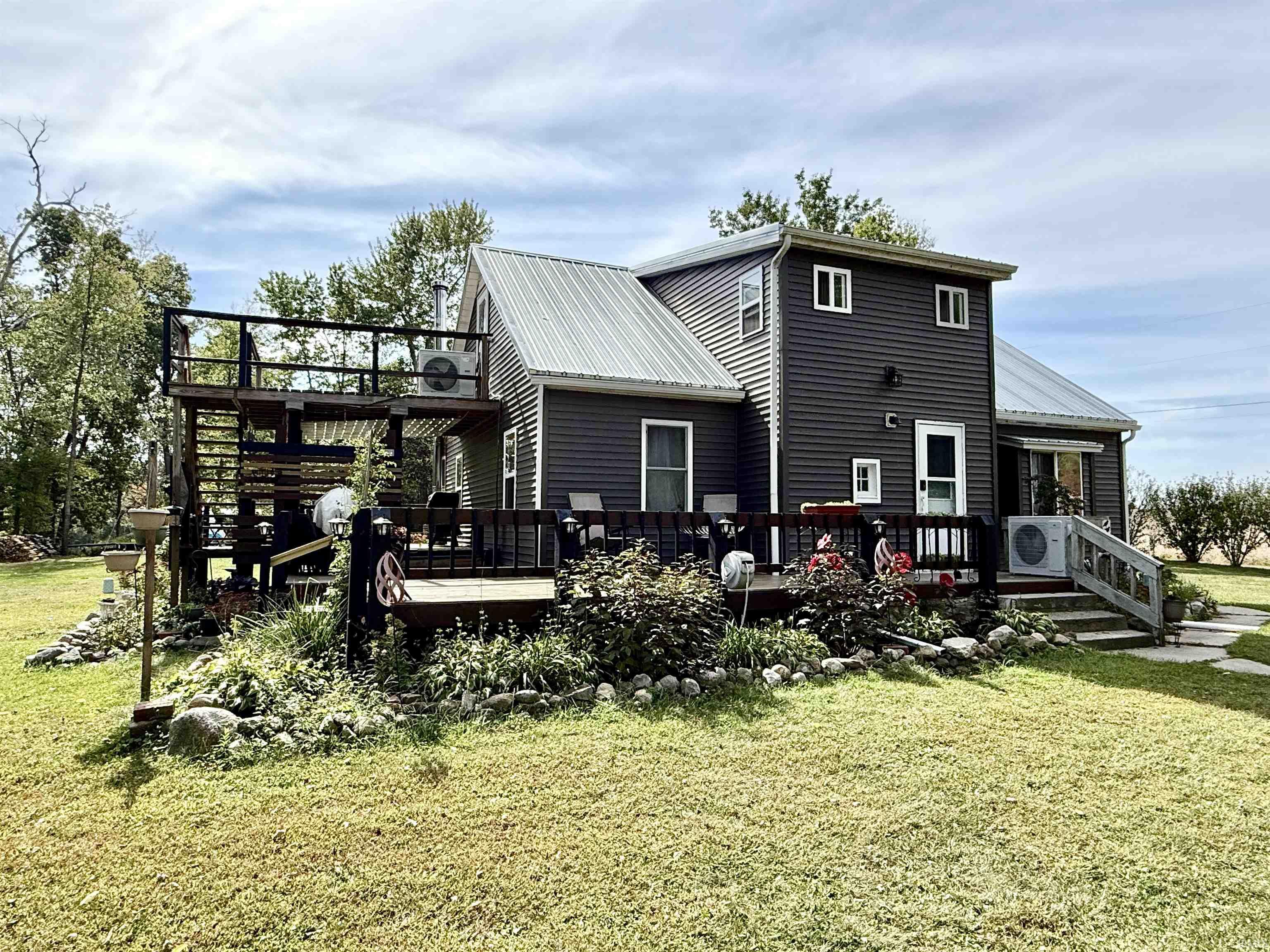 8 Ems R2B Lane Pierceton, IN 46562 - Photo 2 of 36