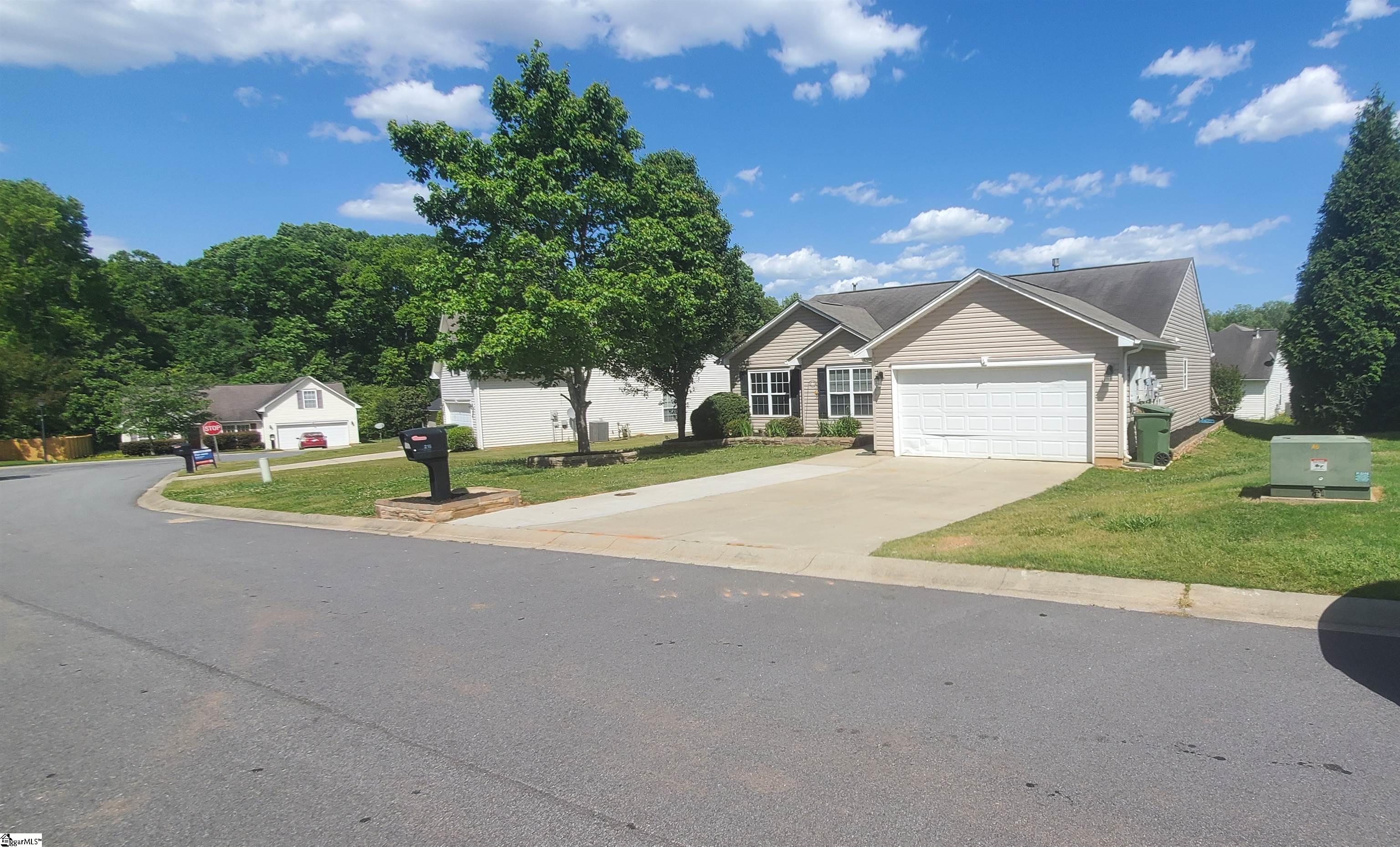216 Montauk Drive Greenville, SC 29607 - Photo 2 of 24