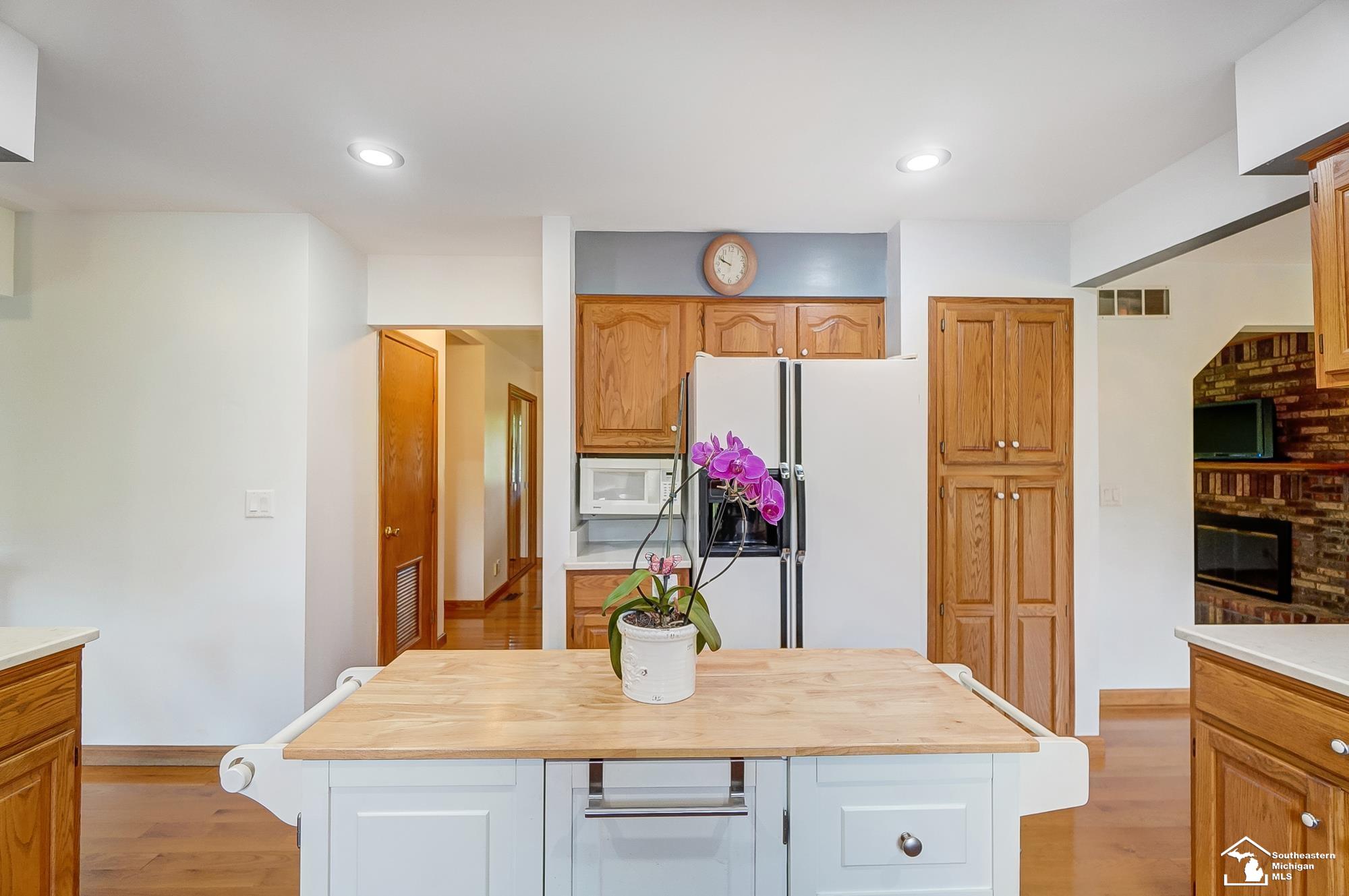 49774 Willis Road Belleville, MI 48111 - Photo 20 of 53 50120134-19.JPG