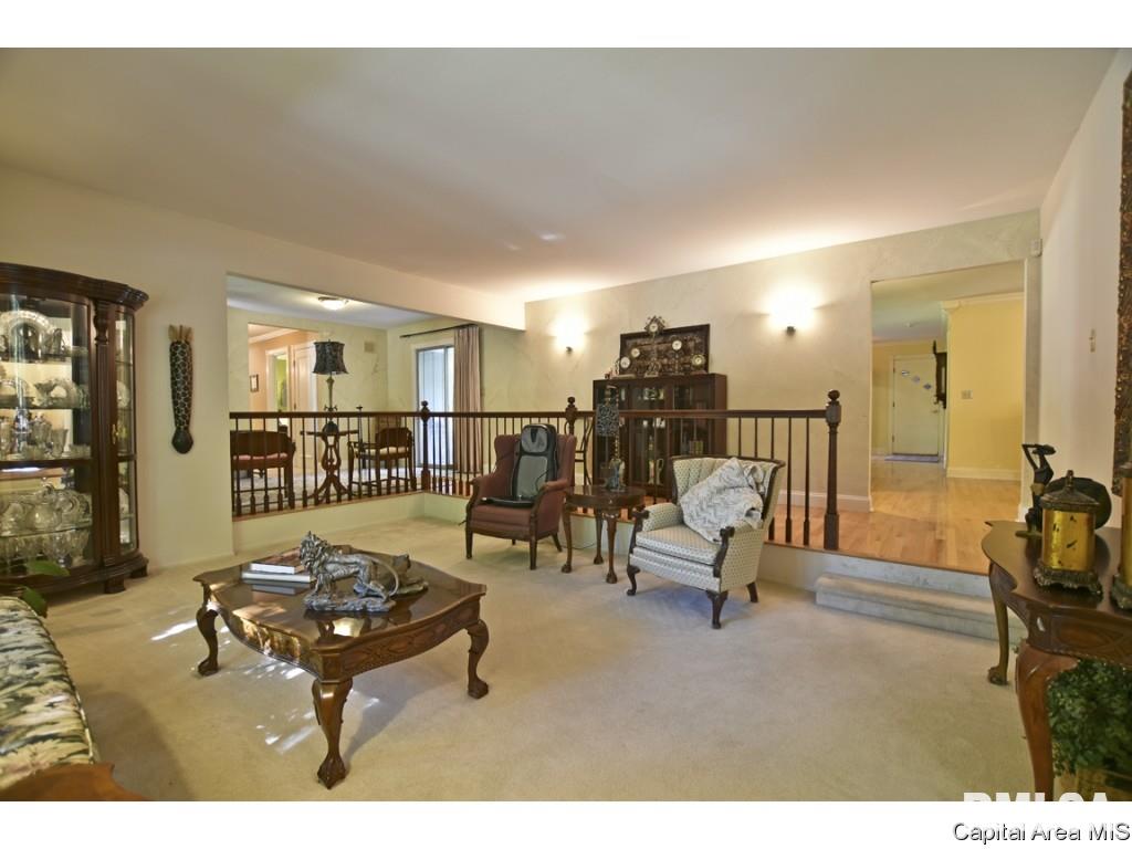 2061 Briarcliff Springfield, IL 62704 - Photo 3 of 36