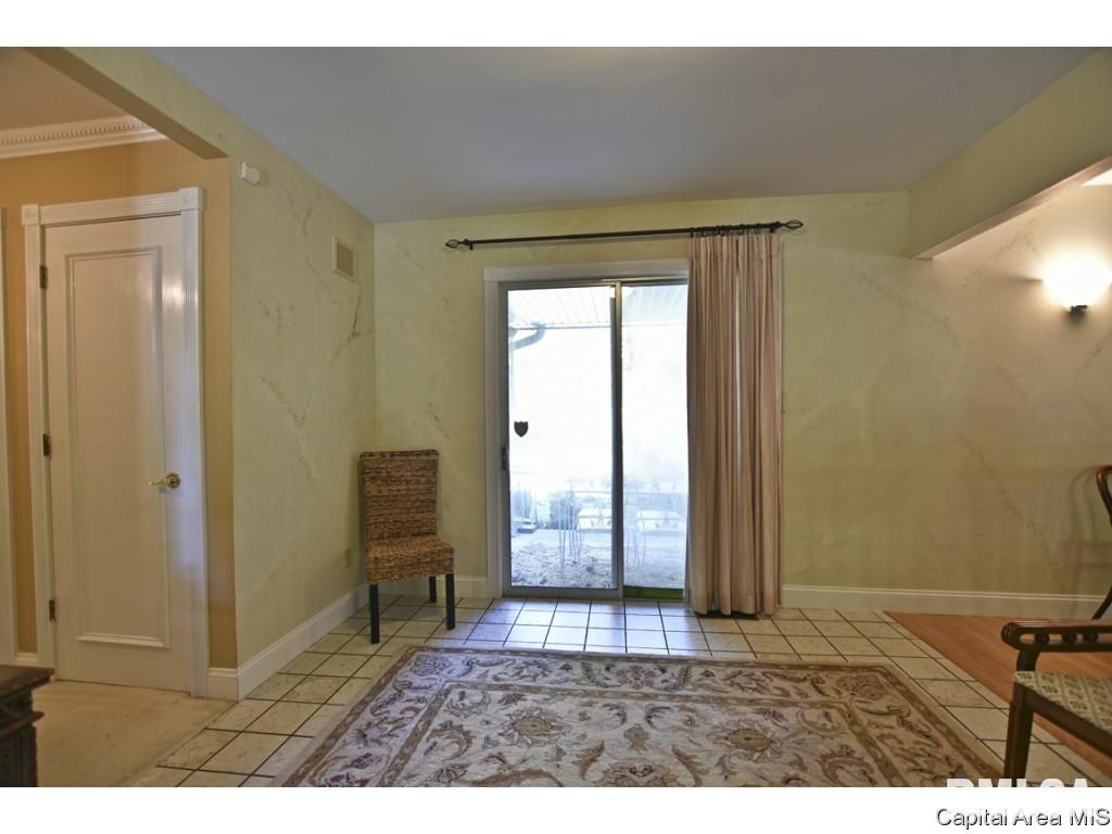 2061 Briarcliff Springfield, IL 62704 - Photo 5 of 36