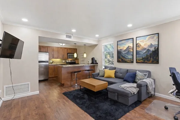 $1,250 | 7685 Northcross Drive, Unit 429, Austin, TX 78757