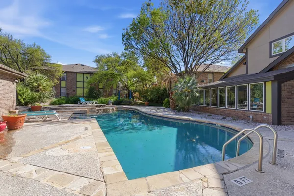 $1,250 | 7685 Northcross Drive, Unit 429, Austin, TX 78757