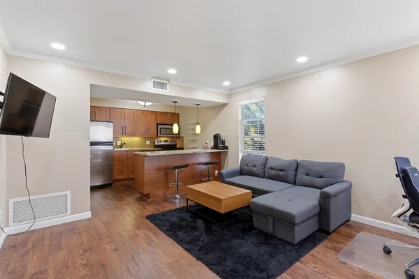 $1,250 | 7685 Northcross Drive, Unit 429, Austin, TX 78757