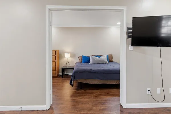 $1,250 | 7685 Northcross Drive, Unit 429, Austin, TX 78757